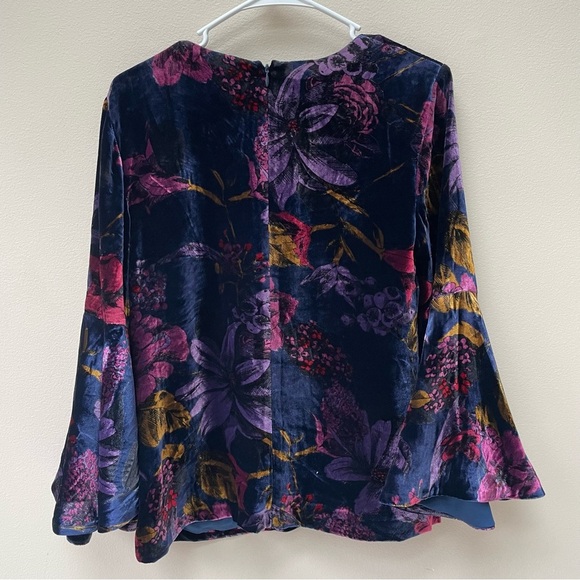 NWT Trina Turk Astral Crew Neck Bell Sleeve Garden Drapery Velvet Top Size Small - Picture 8 of 10